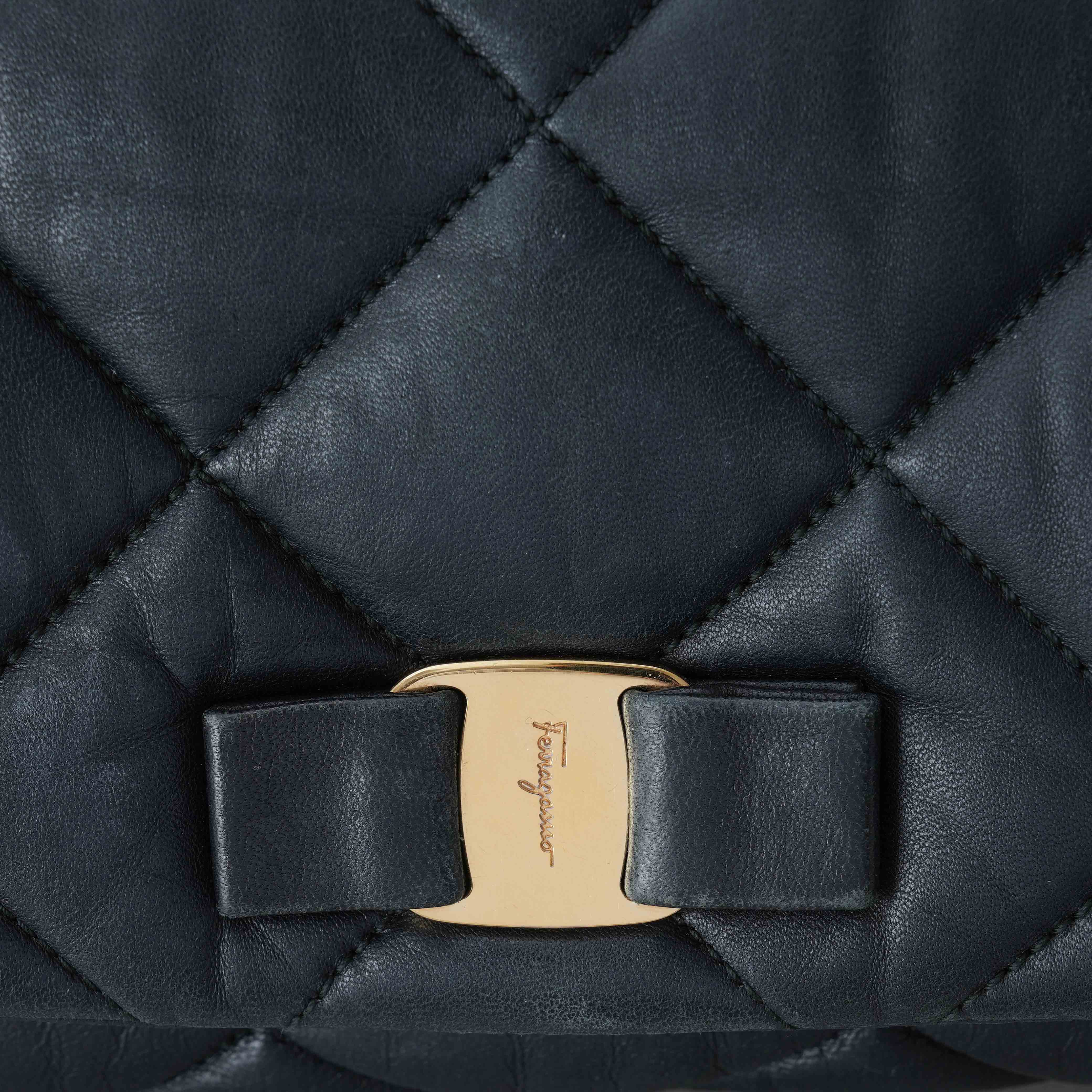 FERRAGAMO(USED)페레가모 바라리본 퀼팅 체인 숄더백